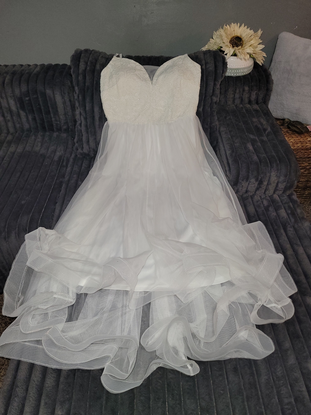 Elegant White Strapless Wedding Dress